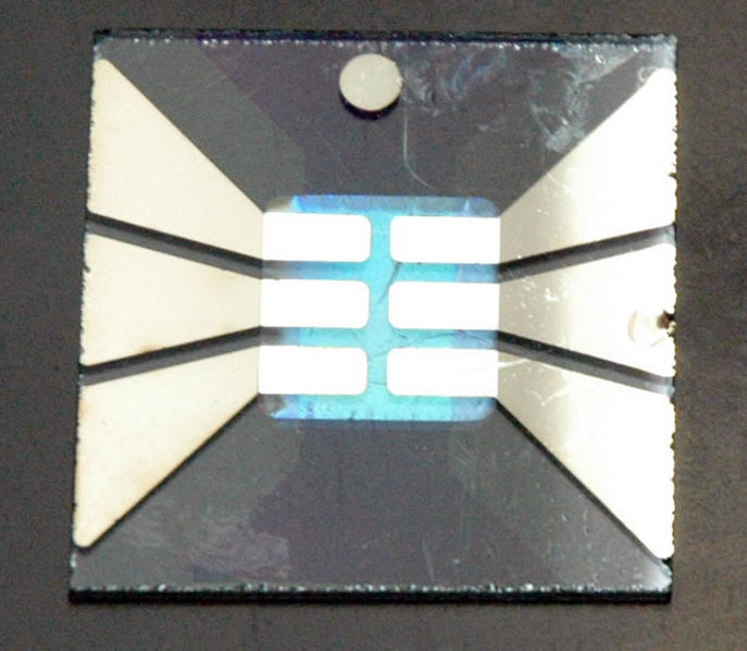File:Organicphotovoltaic testcell2 800.jpg